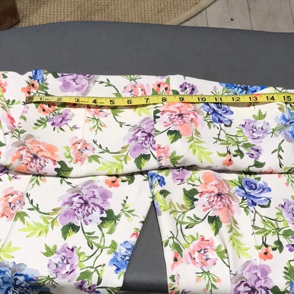 Alice + Olivia Gardenia Lorinda Floral crop trousers - Picture 8 of 9
